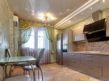 Глянцевые натяжные потолки